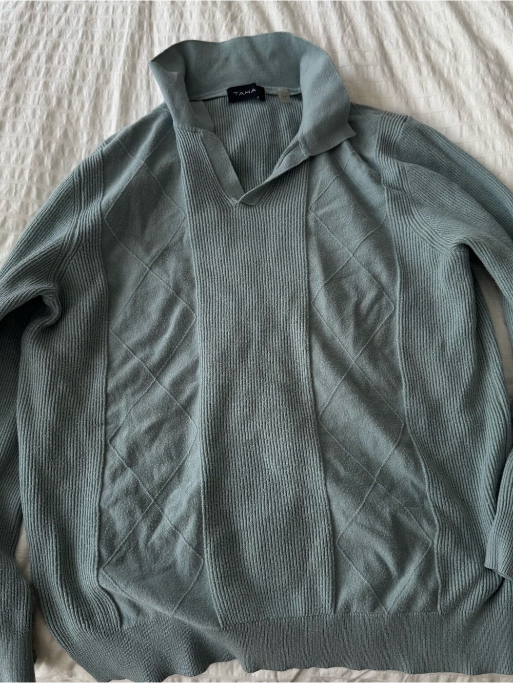 Tahari Men’s Sage Green V-Neck Pullover Sweater